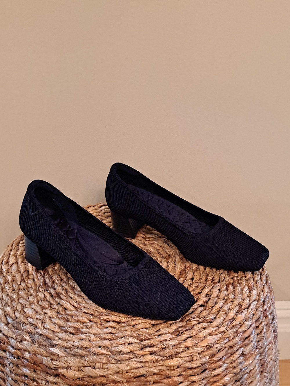 NWOT Vivaia Womens Melody Pro Navy Stretch Square-Toe Chunky Pump Heels 40.5/9